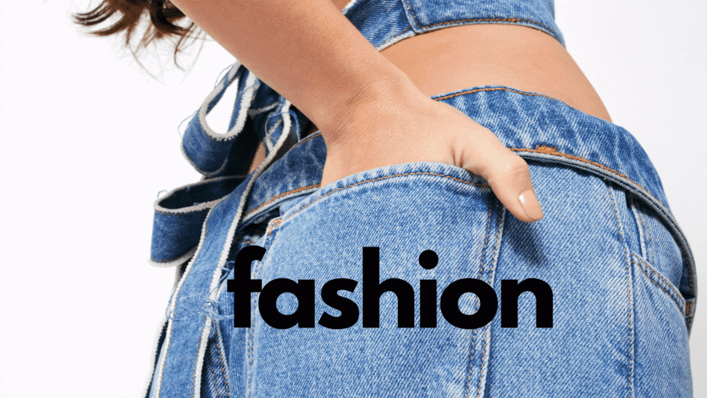 Dynamic display advertisement for clothing